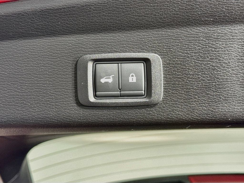 Used 2022 Mitsubishi Outlander SE AWD/4WD image 39