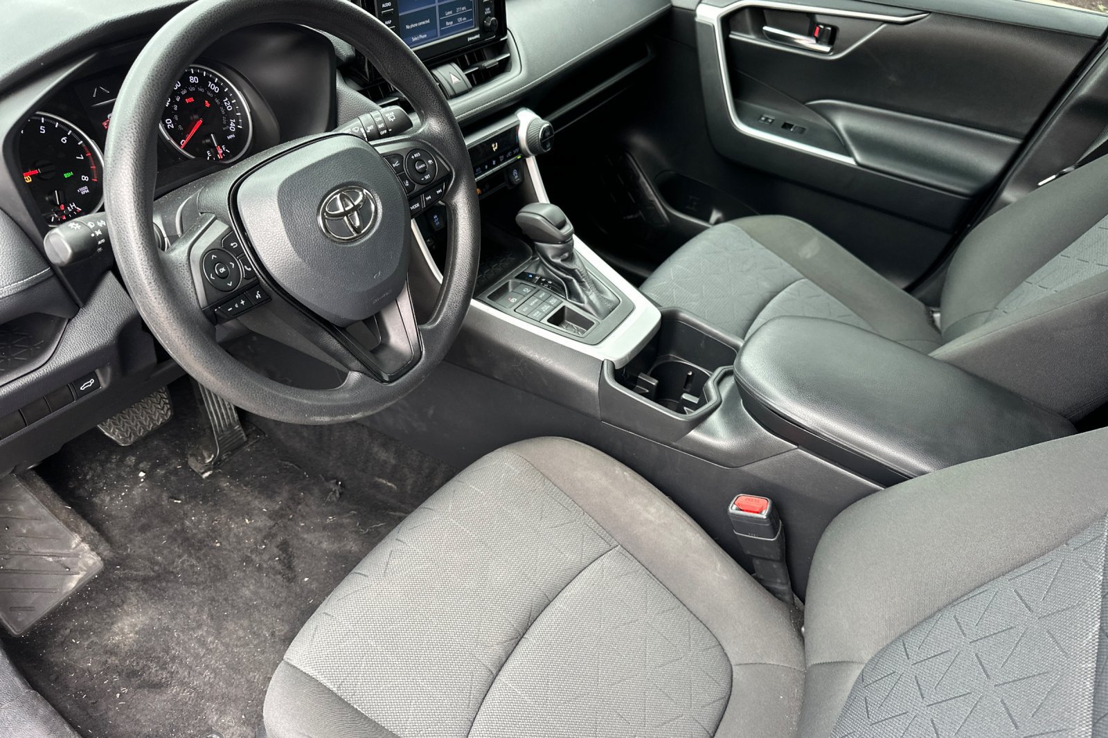 Used 2022 Toyota RAV4 XLE w/ Convenience Package AWD/4WD image 9