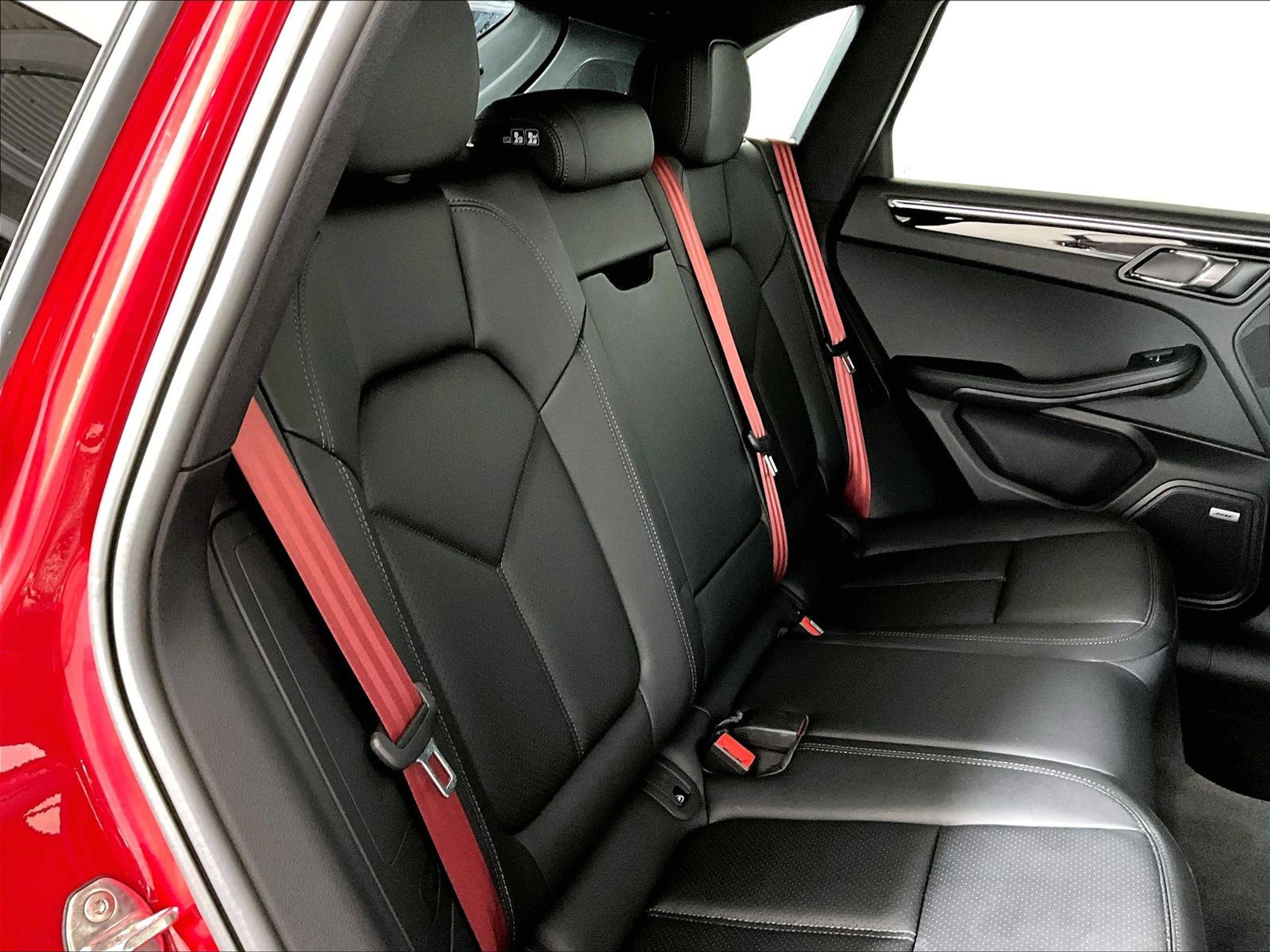 Used 2026 Porsche Macan AWD/4WD image 23