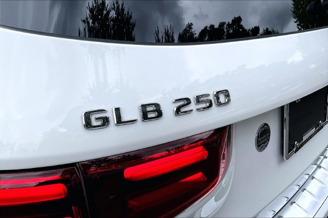 Used 2026 Mercedes-Benz GLB 250 4MATIC image 8