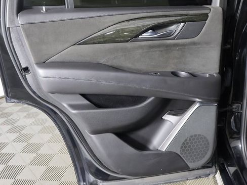 Used 2016 Cadillac Escalade Platinum image 31