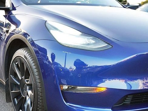 Used 2021 Tesla Model Y Long Range AWD/4WD image 11