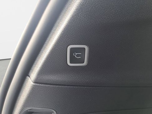 Certified 2024 Chrysler Pacifica Limited w/ S Appearance Package image 15