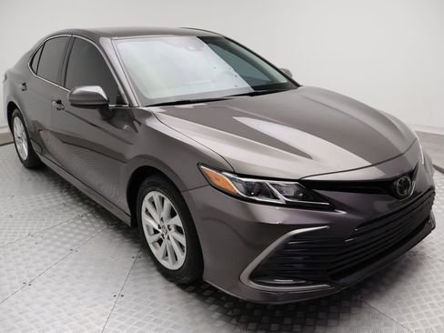 Used 2023 Toyota Camry LE image 6