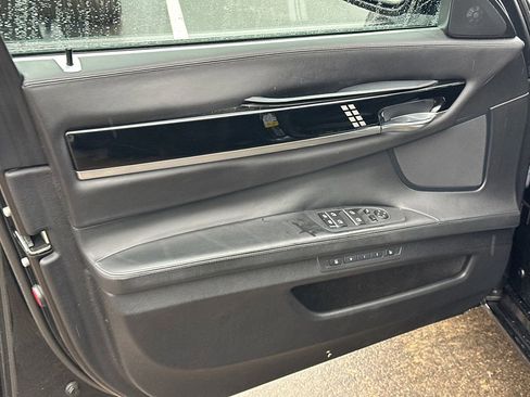 Used 2011 BMW 750i image 10