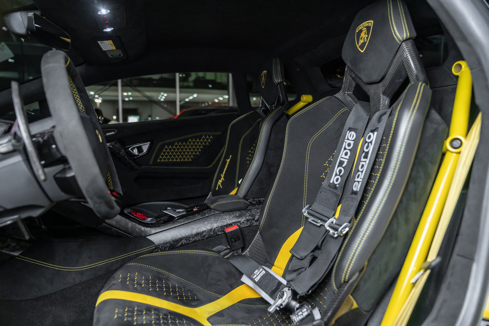 Used 2018 Lamborghini Huracan Performante AWD/4WD image 19