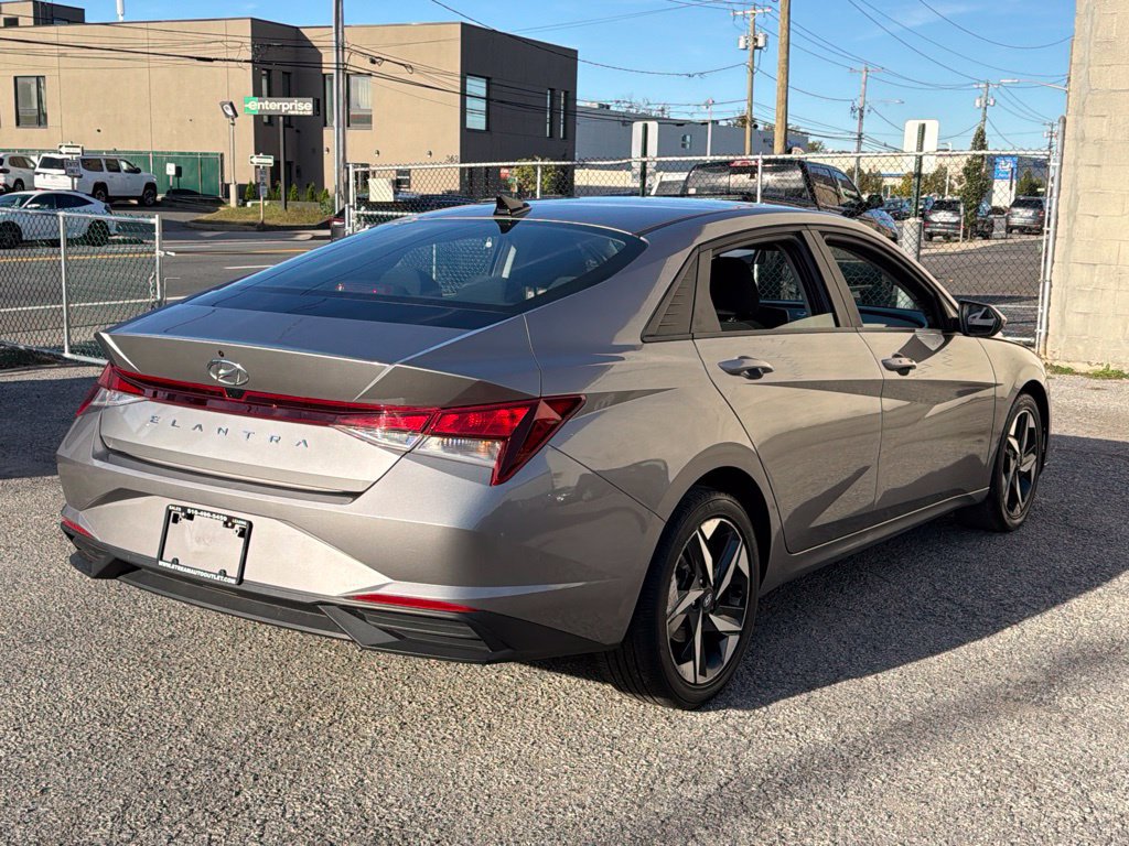 Used 2023 Hyundai Elantra SEL w/ Convenience Package FWD image 8