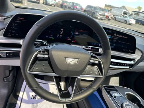 Certified 2024 Cadillac Lyriq Luxury AWD/4WD image 18