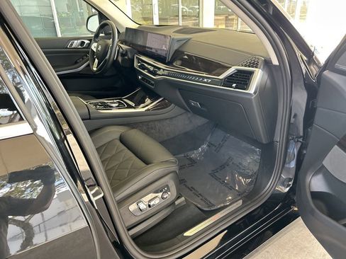 Used 2025 BMW X7 xDrive40i image 24