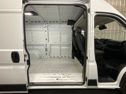 Used 2025 RAM ProMaster 2500 w/ Convenience Group FWD image 12