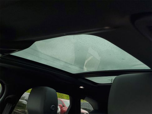 New 2026 Land Rover Range Rover Velar Dynamic SE image 9