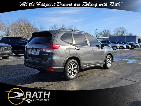 Used 2022 Subaru Forester Premium image 6