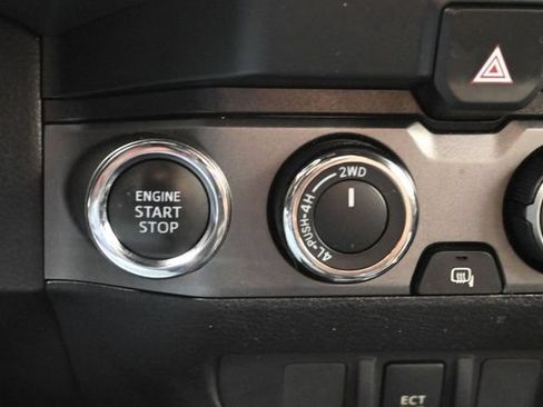 Used 2019 Toyota Tacoma TRD Sport AWD/4WD image 30