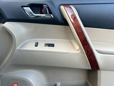 Used 2012 Toyota Highlander Limited image 22