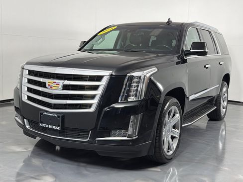 Used 2018 Cadillac Escalade Premium Luxury AWD/4WD image 10
