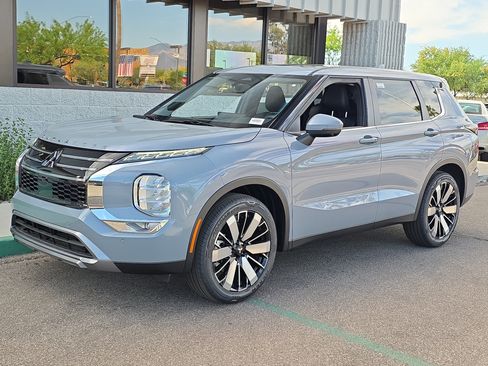 New 2026 Mitsubishi Outlander SE image 3