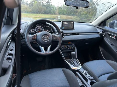 Used 2017 Toyota Yaris iA image 11