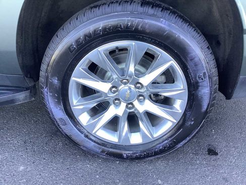 Used 2023 Chevrolet Suburban Premier image 9