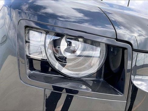 Used 2025 Land Rover Defender 110 X-Dynamic SE image 35