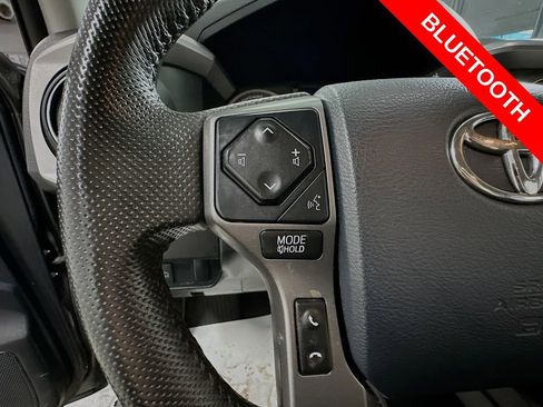 Used 2020 Toyota Tacoma SR5 AWD/4WD image 32