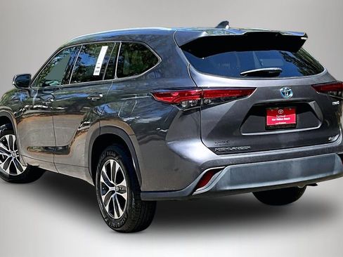 Used 2022 Toyota Highlander XLE image 4