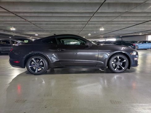 Used 2022 Ford Mustang EcoBoost image 4