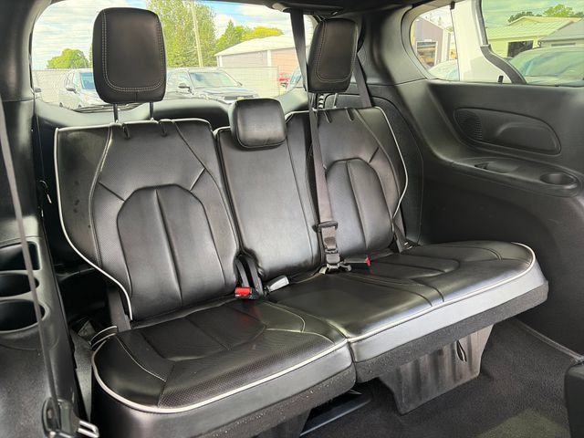 Used 2025 Chrysler Pacifica Limited FWD image 42