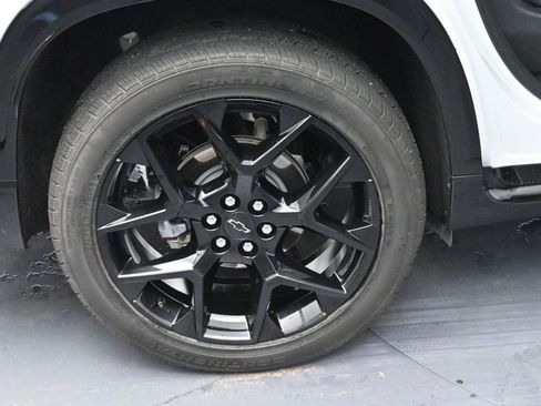 Used 2024 Chevrolet Traverse RS image 40