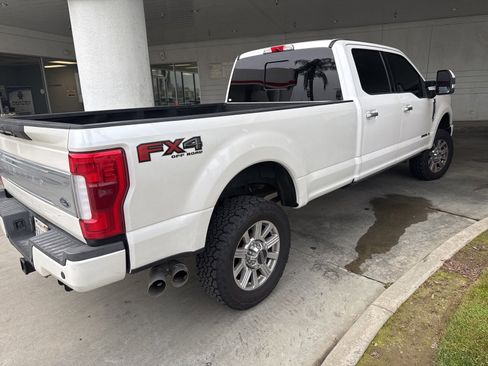 Used 2019 Ford F350 Limited image 4