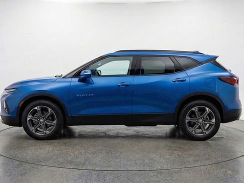 Used 2025 Chevrolet Blazer LT FWD image 5