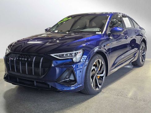 Used 2023 Audi e-tron Premium Plus w/ Premium Plus Package image 3