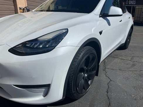 Used 2022 Tesla Model Y Long Range AWD/4WD image 22