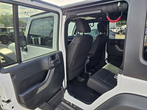Used 2018 Jeep Wrangler Unlimited Sport S image 15
