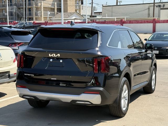 Used 2025 Kia Sorento LX FWD image 4