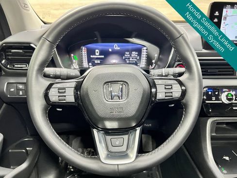 Used 2025 Honda Pilot Elite image 2