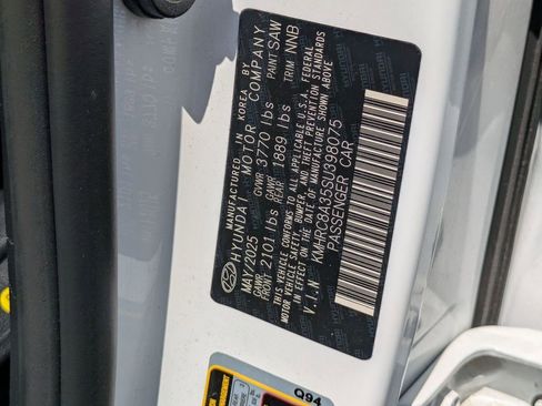 Used 2025 Hyundai Venue SEL FWD image 35