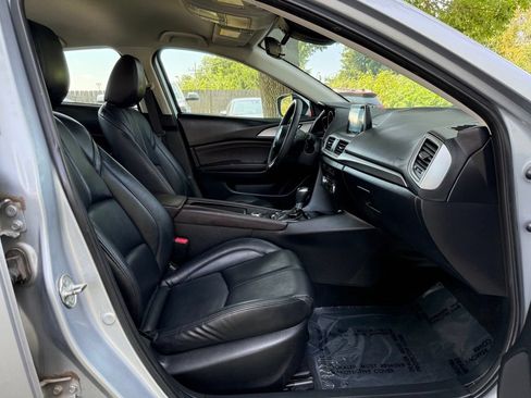 Used 2018 MAZDA MAZDA3 Touring FWD image 21