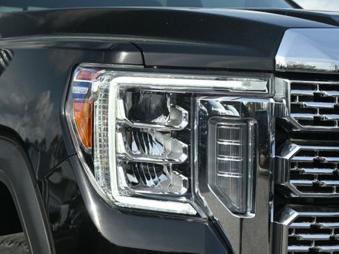 Used 2021 GMC Sierra 2500 Denali w/ Denali Black Diamond Edition AWD/4WD image 6