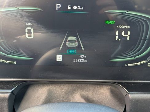 Used 2023 Kia Niro SX Touring image 22