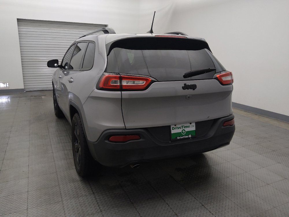 Used 2018 Jeep Cherokee Latitude w/ Altitude Package FWD image 6