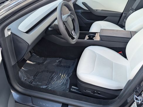 Used 2025 Tesla Model 3 image 11