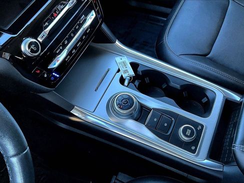 Used 2022 Ford Explorer Limited image 12