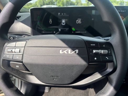 Used 2025 Kia K4 FWD image 28