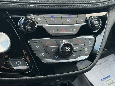 New 2026 Chrysler Pacifica Select image 23