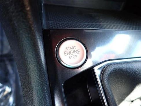 Used 2022 Volkswagen Tiguan SE image 19