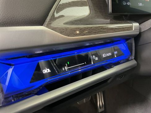 Certified 2024 BMW i7 xDrive60 w/ Executive Package image 25