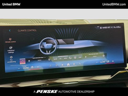 Used 2025 BMW 530i w/ Premium Package image 11