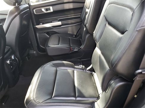 Used 2020 Ford Explorer XLT w/ Equipment Group 202A image 30