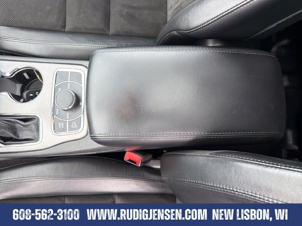 Used 2022 Jeep Grand Cherokee Laredo X AWD/4WD image 26