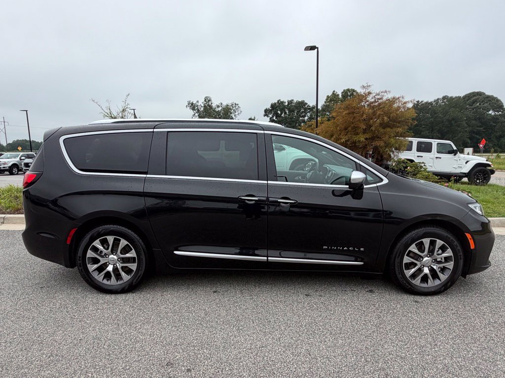 Used 2024 Chrysler Pacifica Pinnacle FWD image 22